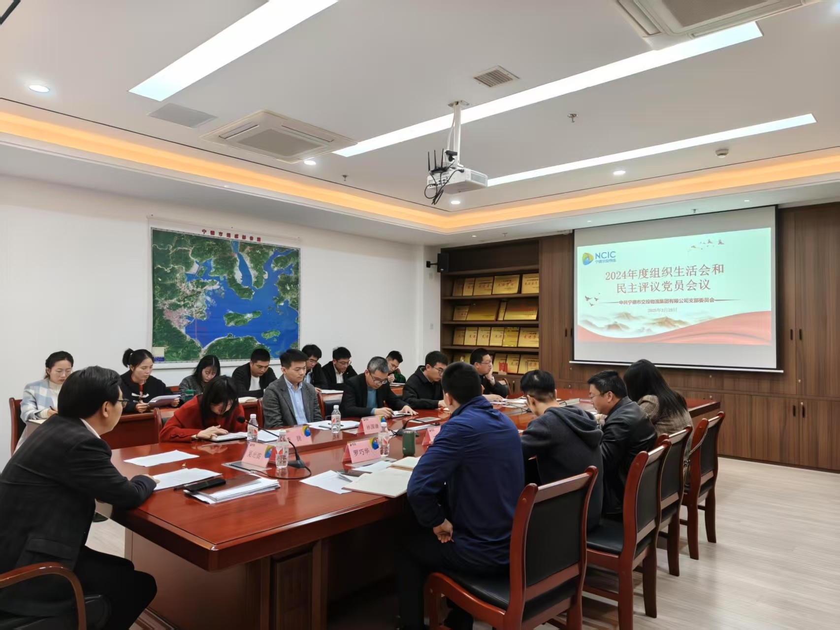 1743404504460792.jpg 市交投物流集團(tuán)黨支部召開(kāi)2024年度組織生活會(huì)和民主評(píng)議黨員會(huì)議1.jpg